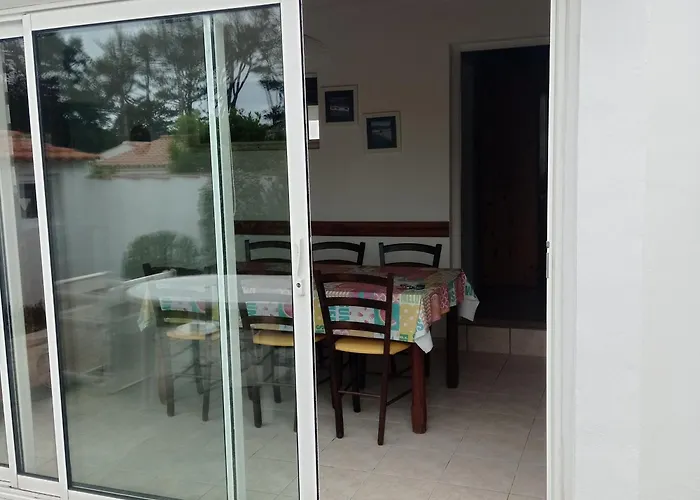 Maison A L'herbaudiere Pour 7 Pers. Proche Avec Independant - Fr-1-823-13